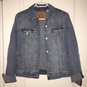 M Women’s Levi’s Denim Jacket